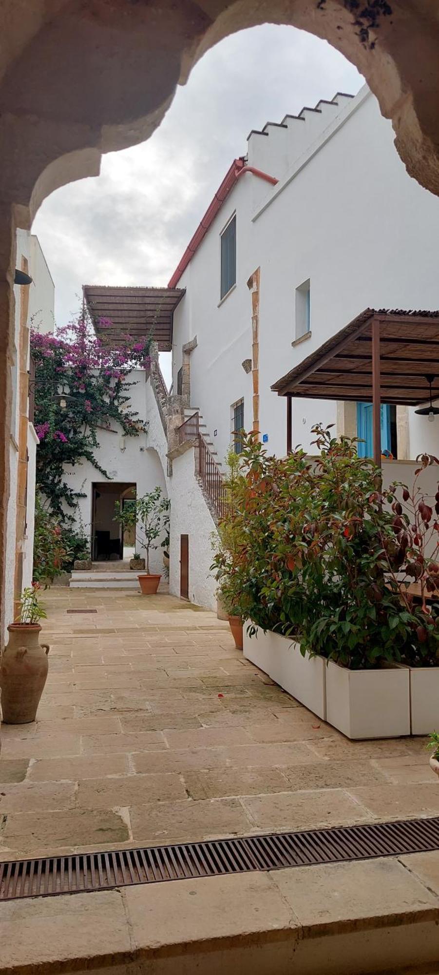 Dimora Da Tito - La Corte Dei Colori Spongano Kültér fotó